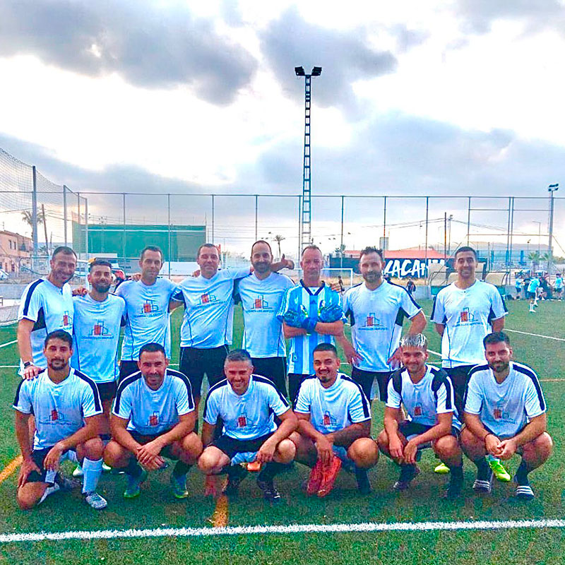Equipo de fútbol masculino respaldado gracias a que Abafusa apuesta por el deporte.